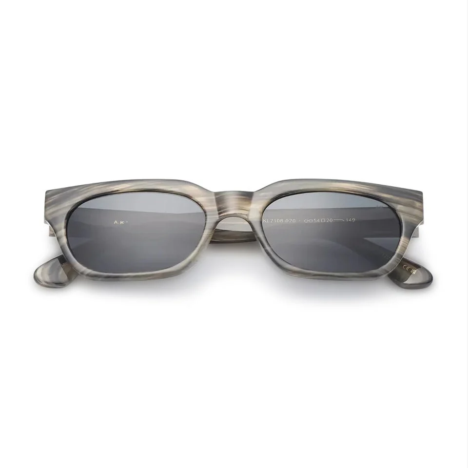 Bror / Striped Horn & Grey Lens