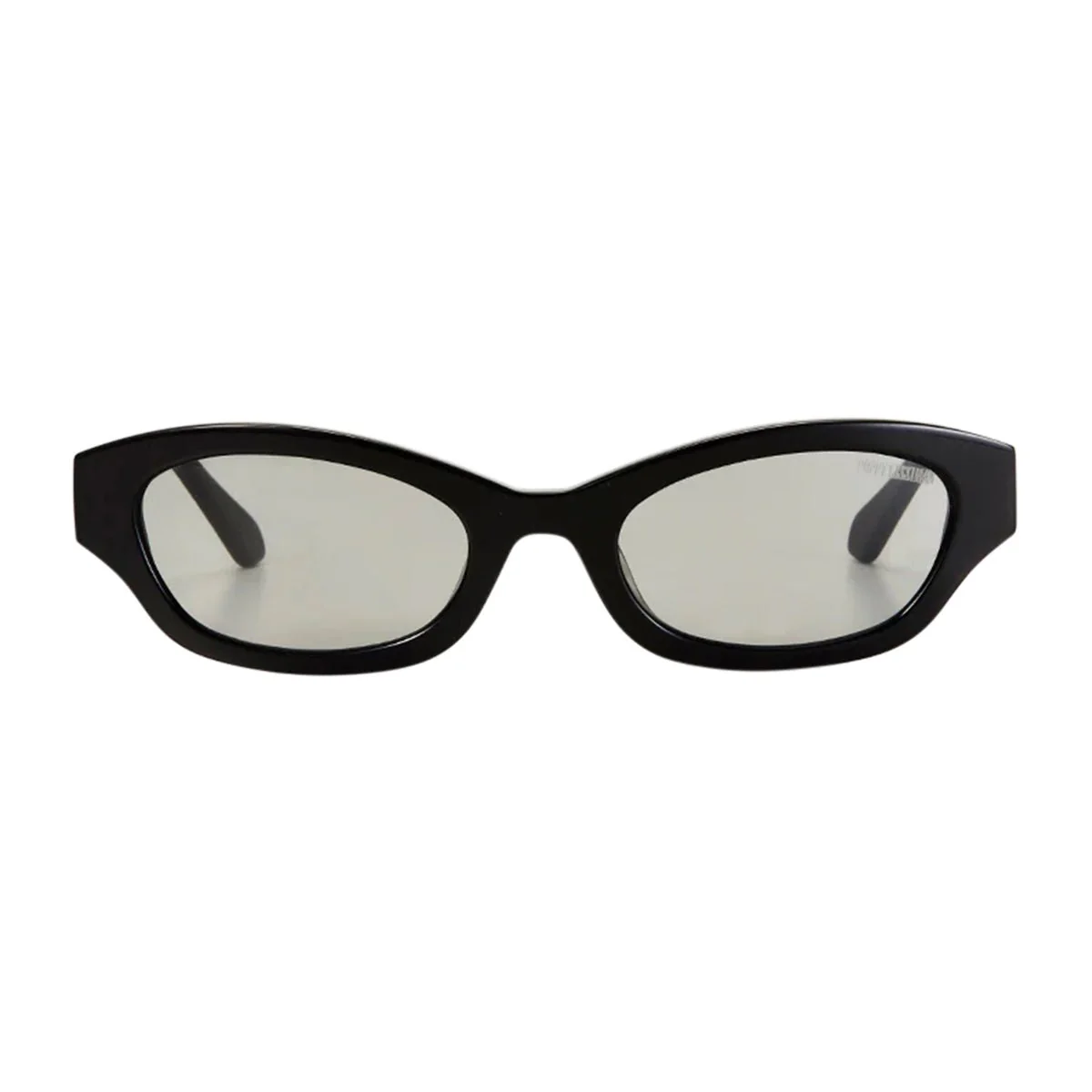 Courtney / Black & Black Lens