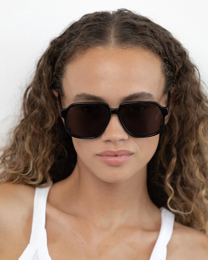 Delphine / Black & Black Lens - Image 3