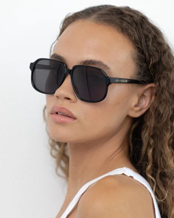 Delphine / Black & Black Lens - Image 4