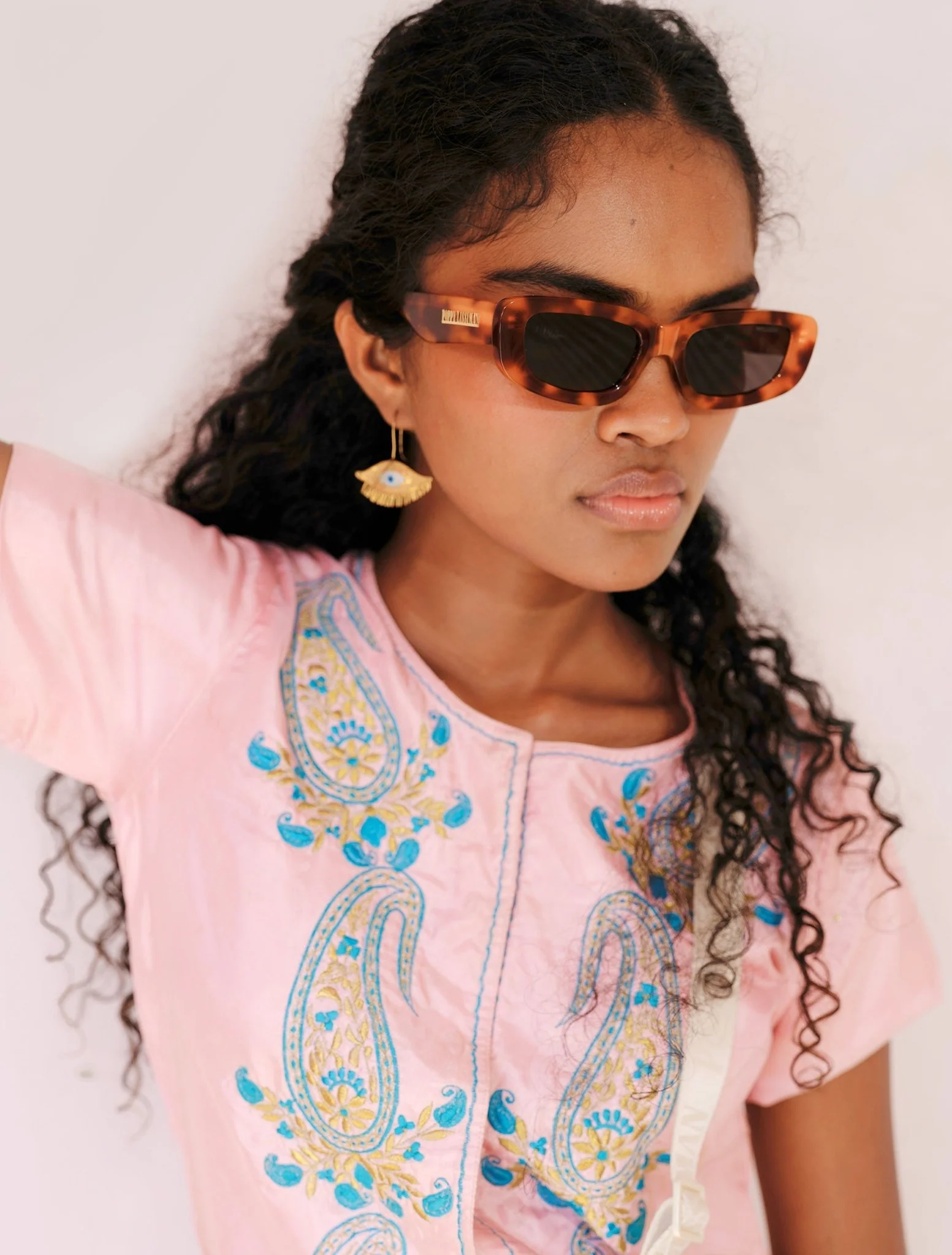 Kenli / Torti & Black Lens - Image 6