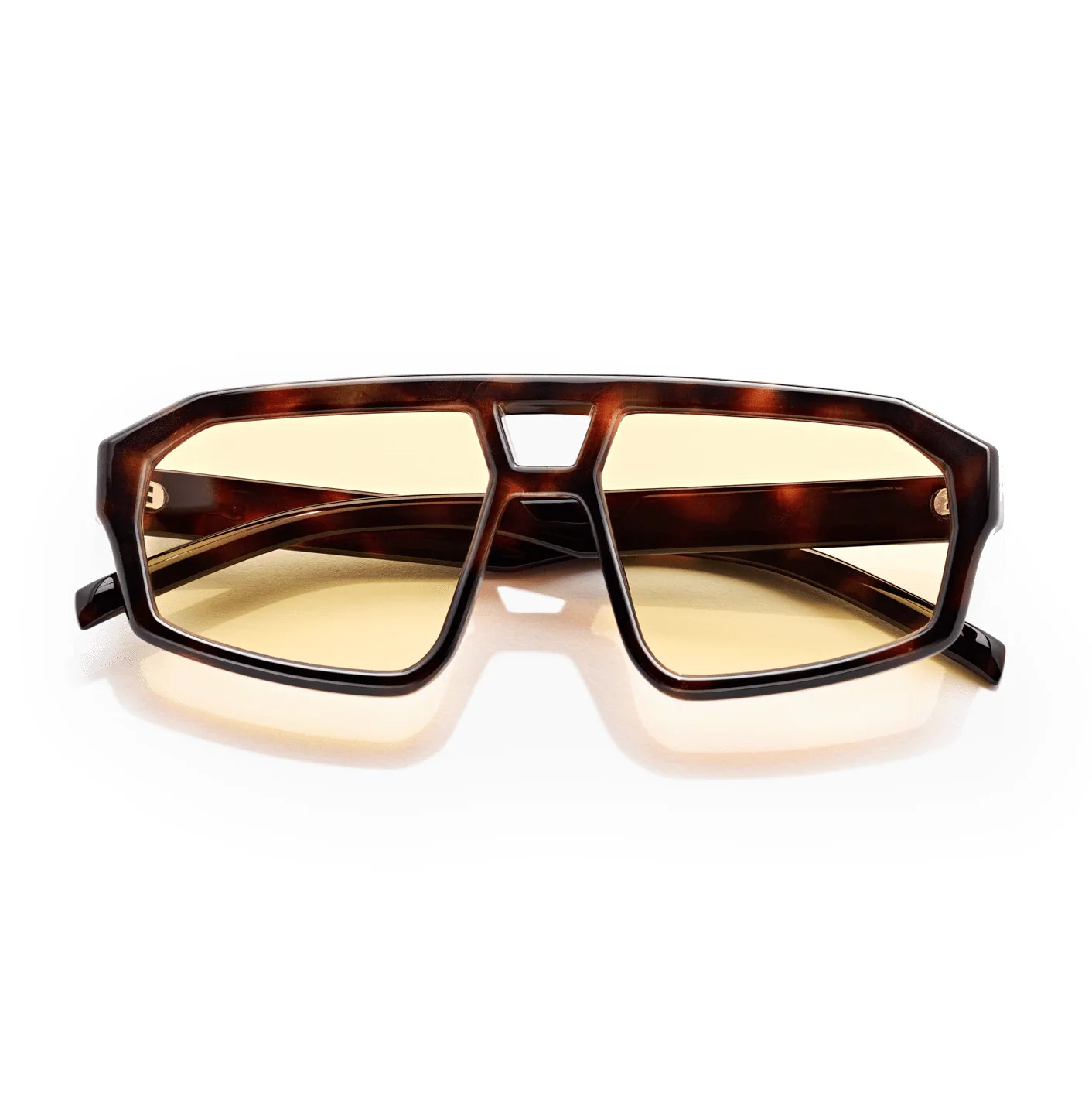 Lars / Cape Tortoise & Dijon Lens
