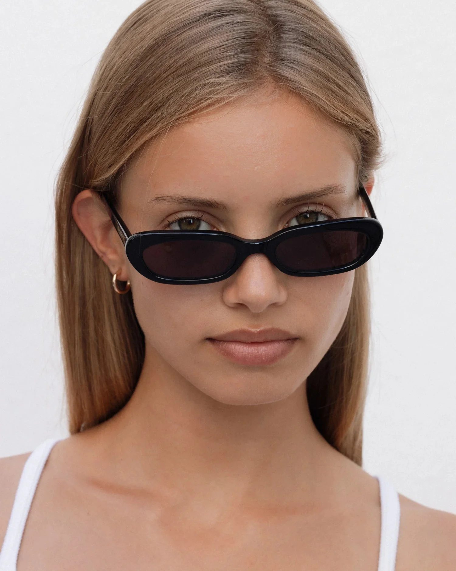 Lola / Black & Grey Lens - Image 5