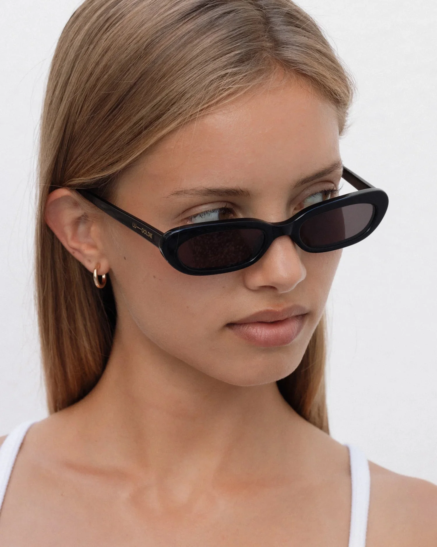 Lola / Black & Grey Lens - Image 6