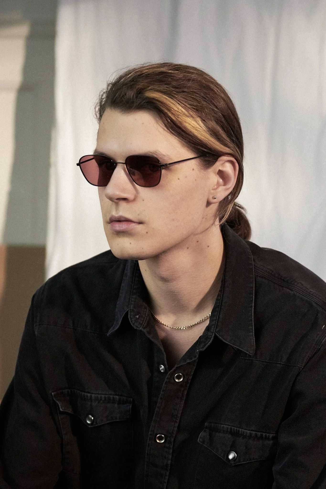 Otis / Black Metal & Crimson Pink Lens - Image 5
