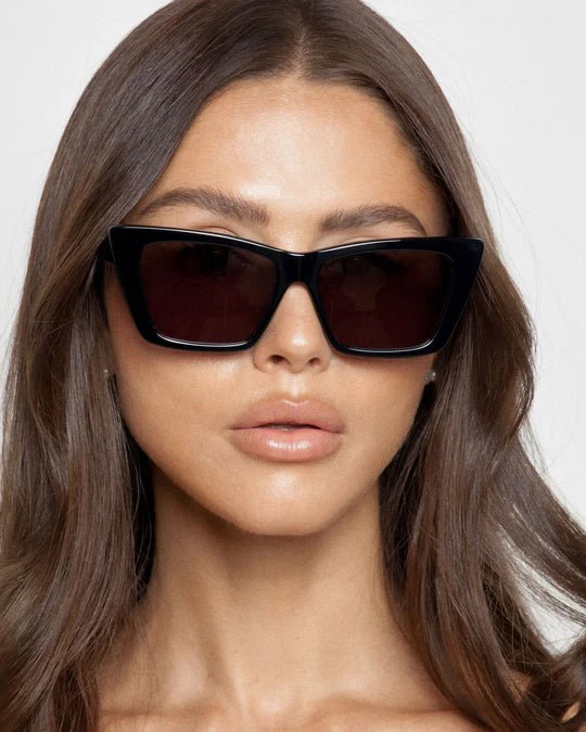 Ruby 02 / Black & Black Lens - Image 4