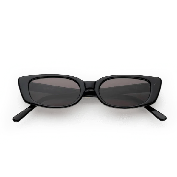 Sabine / Black & Black Lens