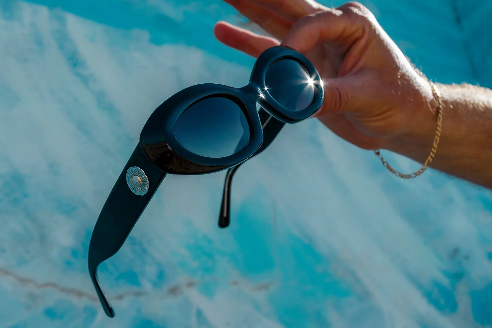 The Love Hangover / Black Bio & Black Lens - Image 5