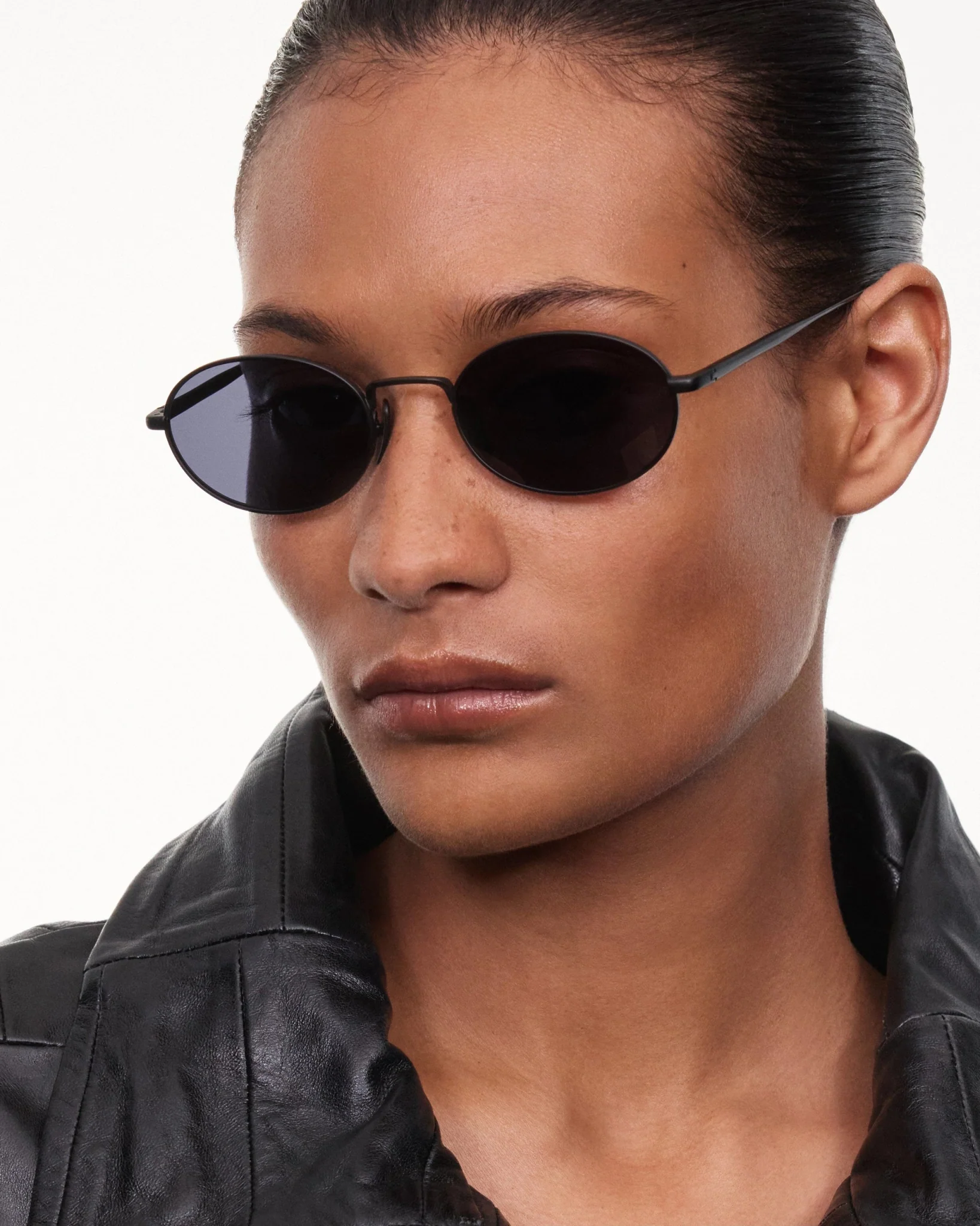 Titan Oval / Matt Black & Polarised Black Lens - Image 4