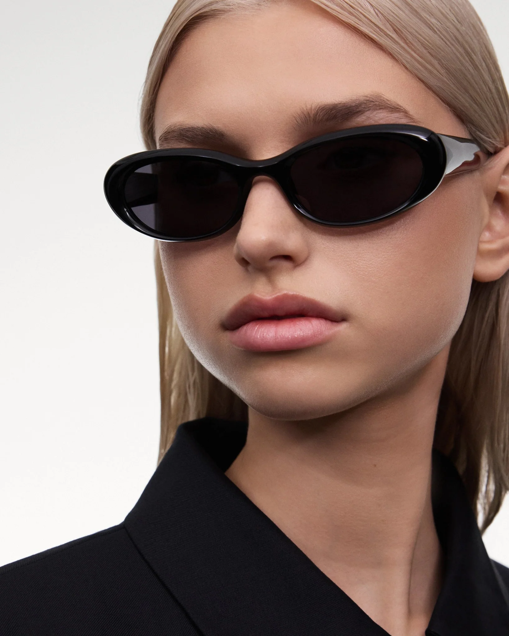 X16 / Black & Black Lens - Image 3