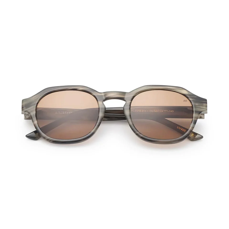 Zan / Striped Horn & Grey Lens